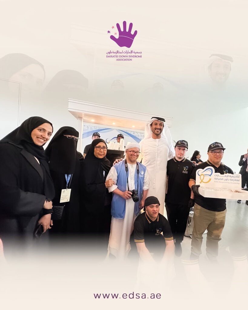 عبدالله بن طوق المري يلتقي طلبة أكاديمية الإمارات لمتلازمة داون للضيافة في تحدي الأثر المستدام 2025